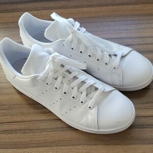 adidas White Stan Smith Men's Sneakers with Smooth Upper and Rounded Toe Cap